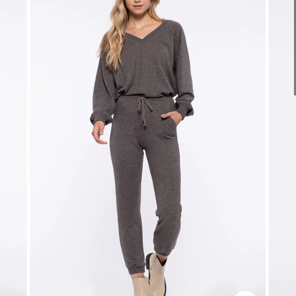 NWT Charcoal Gray Knit Set Size Small